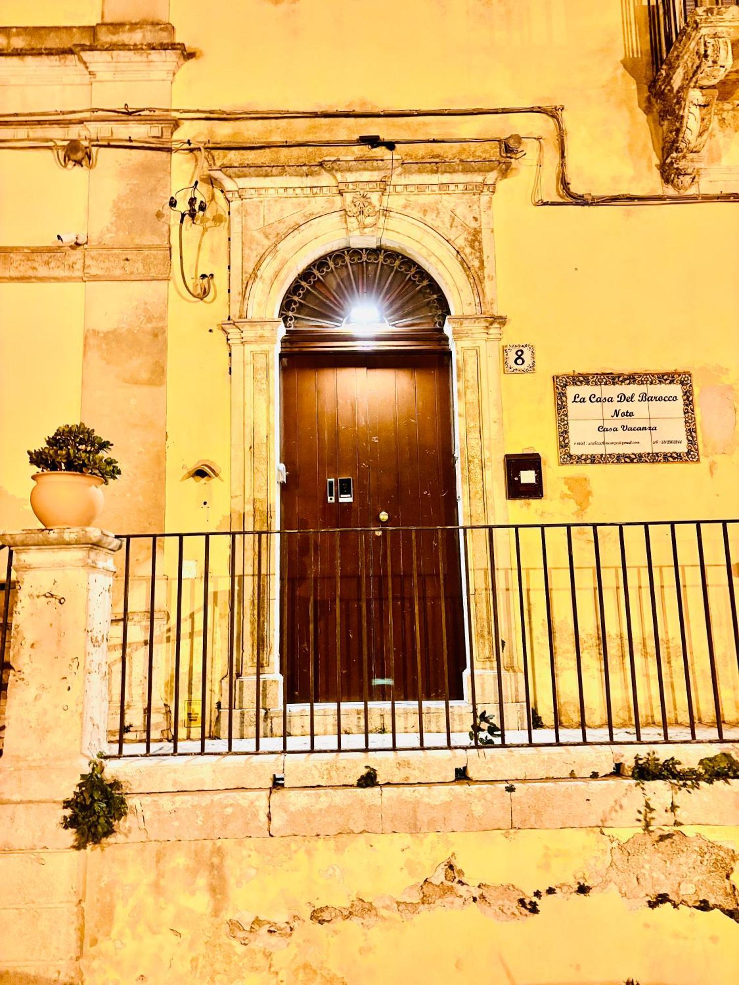 Отель La Casa Del Barocco Ното Экстерьер фото